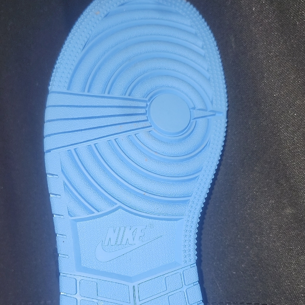 Nike Air Jordan 1 Retro OG in Blue and White - Picture 2 of 5